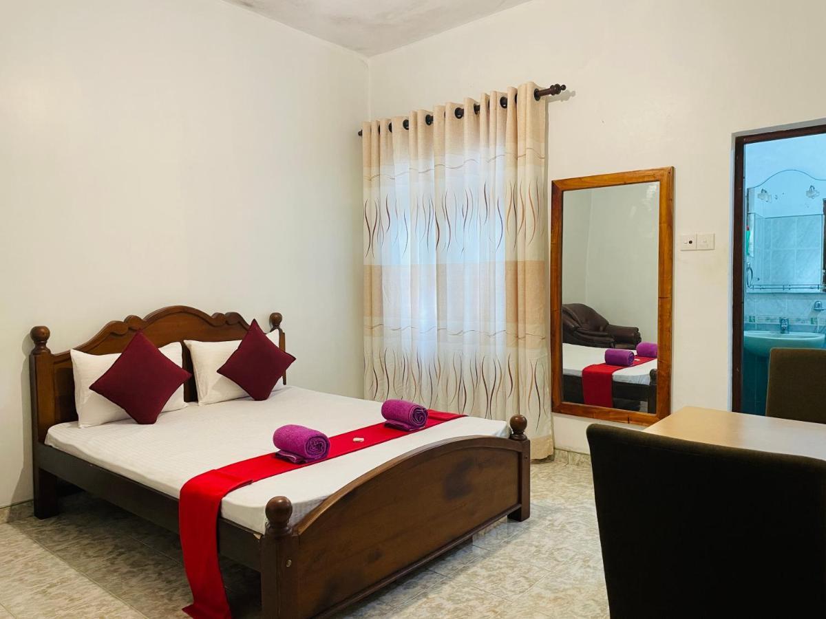 Ivana Homestay Kandy Exterior foto